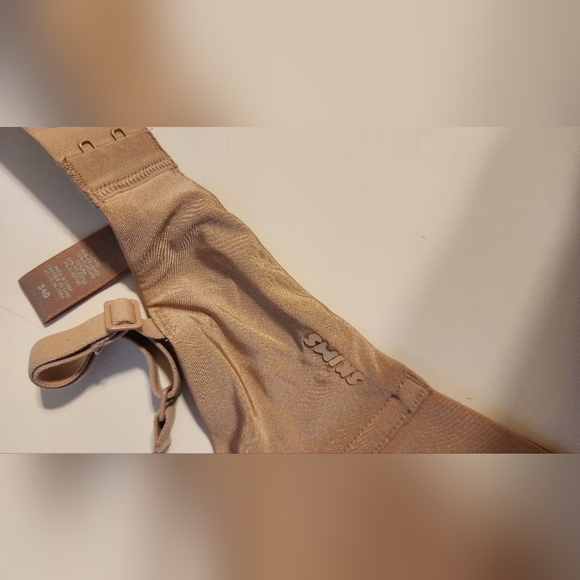 SKIMS BRA Size 34D new - Picture 4 of 4